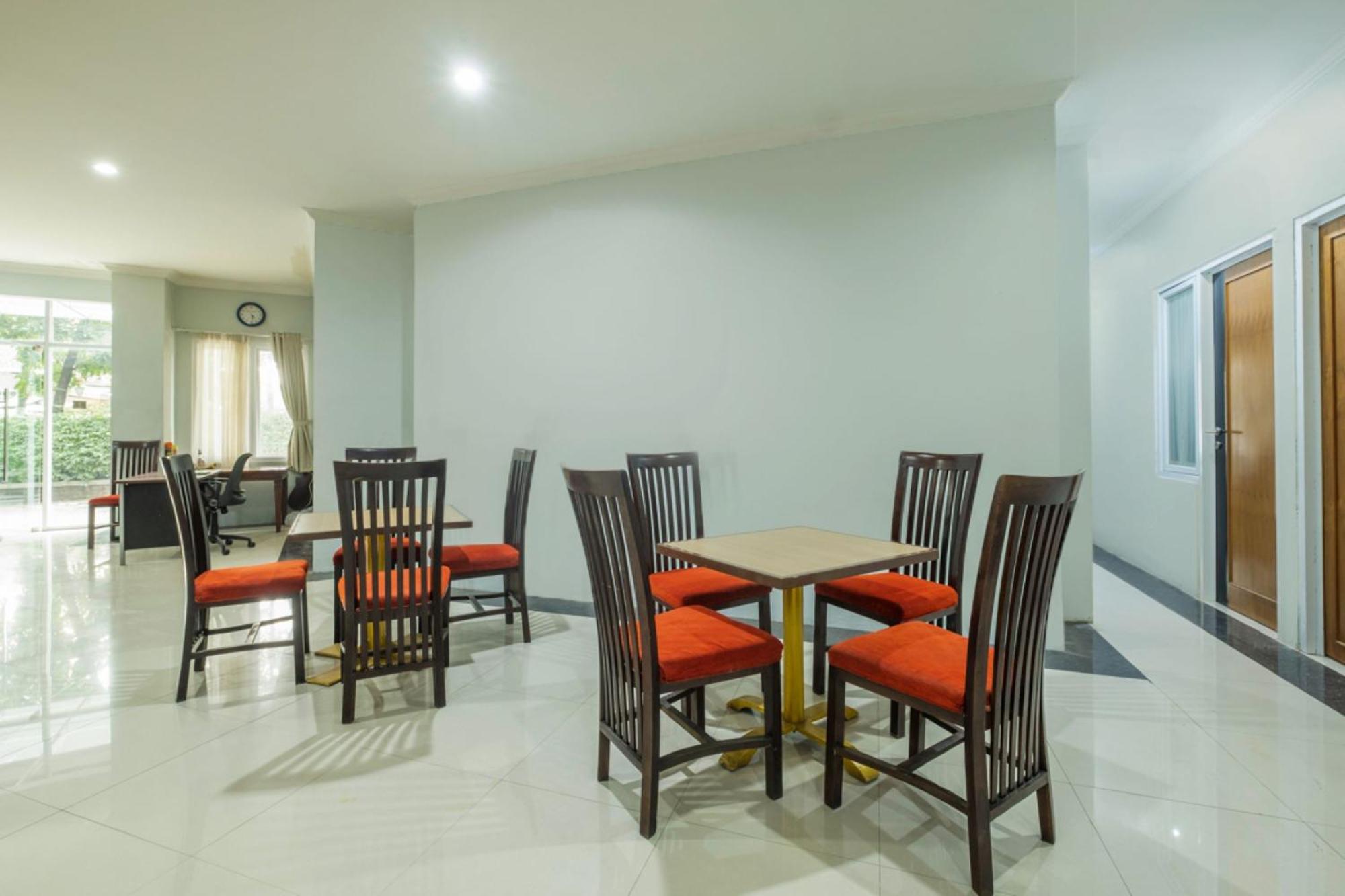 Oyo Living 2195 Al Jazeerah Residence Syariah Бандунг Экстерьер фото
